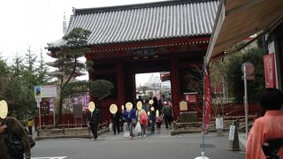 浅草寺に来たら国の重要文化財ですから見ておきたいですね。