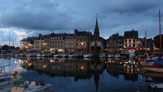 朝に夕に雰囲気ある船溜まり