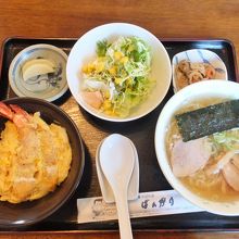 半ラーメンとミニエビ丼　810円