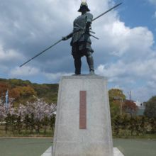 長宗我部元親初陣の像 