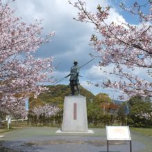 長宗我部元親初陣の像 