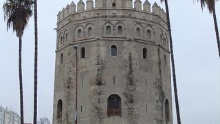 安定感のある形です