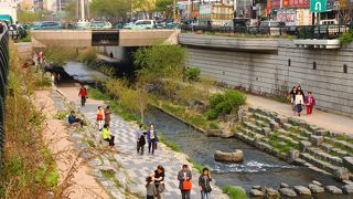 ソウルの中心を流れる憩いの川