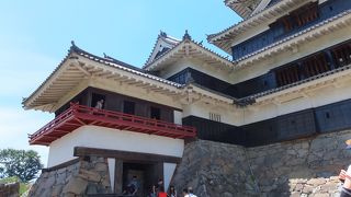 天守と一体になった月見櫓 