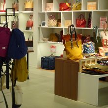 カラフルなバッグ