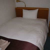 ベッドはダブルサイズに近い大きさです