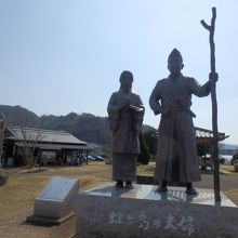 もう一度、頼朝と政子の若き姿　像