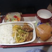 機内食は、当然一緒ですね＾＾