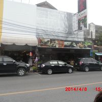 徒歩３分でキムズマッサージが。でも隣の店の方がリーズナブル