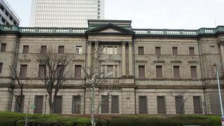 本館の設計は、辰野金吾