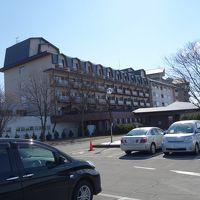 正面から写真を撮るのを忘れ慌てて駐車場からパチリ