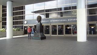 免税店多いが、ばらまき用土産が少ない