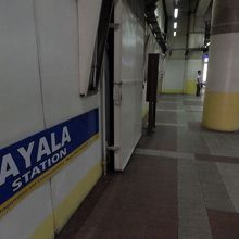 アヤラ駅のホーム