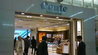 ＪＲ品川駅構内のショッピングスペース