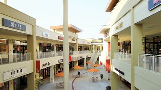 巨大なショッピングモール