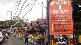 フルーツ売ってます。