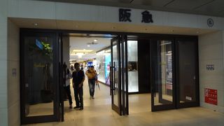 博多駅直結で便利です。