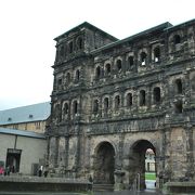 ポルタ・ニグラ (PORTA NIGRA) ポルタ・ニグラ - Wikipedia