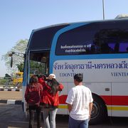 ラオス・ビエンチャン行き国際バスは快適だ。