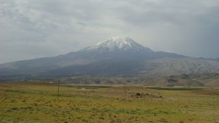 ドゥバヤジット宿泊がオススメ。登山は雪山技術が必要