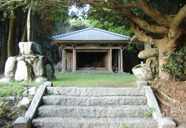 脊振山の中腹の仏教遺跡です