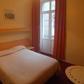 旧市街地の中にあるホテルで、１人で泊まって１泊６５ユーロでした。