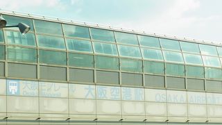 ここから移動するには　基本的には公共機関ではバスかモノレールになります。