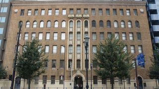 大正末期に大林組の本社社屋として建てられた鉄筋コンクリート造りのレトロビル