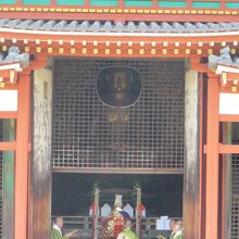 お坊さんが法要を行っていました。