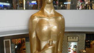 世界各地を模したショッピングビル