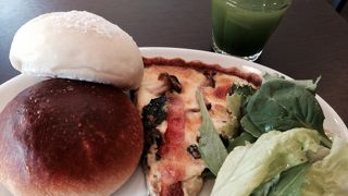 野菜スープと米粉パンランチ