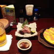 ビンチョウマグロの刺身とオムレツ