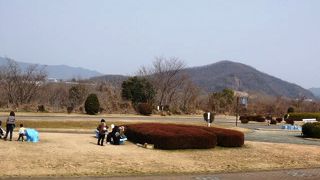 木曽川に面した河川敷に広がる木曽川扶桑緑地公園（きそがわふそうりょくちこうえん）