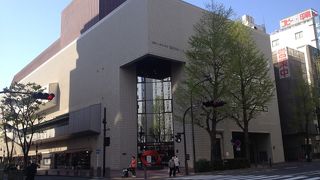 馬車道近くの市民ホール