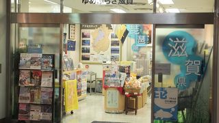 奥まった場所にあります