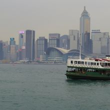 スターフェリーの窓からの風景