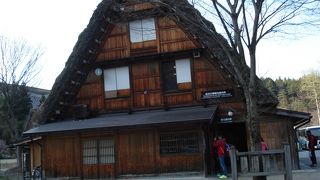 建物はここも合掌造り。