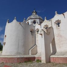 白を基調とした独特の外観