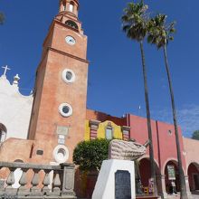 オレンジ色の鐘楼