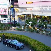 JR高槻駅は快速電車も止まりますので便利です。