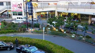 JR高槻駅は快速電車も止まりますので便利です。