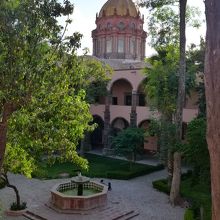 パティオとラコンセプシオン教会のドーム