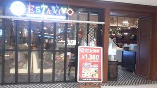 ランチバイキングで　希望者のみアイスクリームとローストビーフ