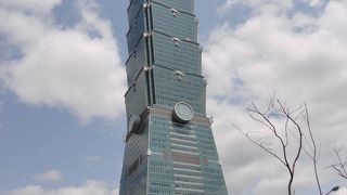 台北の街が一望できる超高層ビルです。