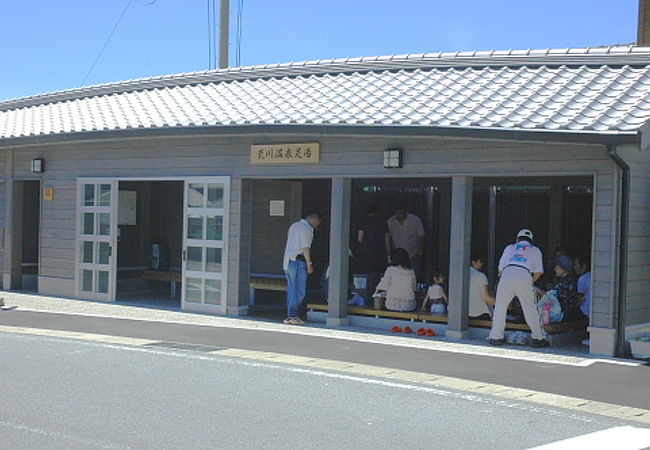 地元の人と交流があった足湯