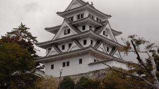 やや小さなお城です