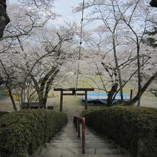 古墳頂上への階段