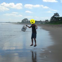 端っこまで行けば静かになってきます