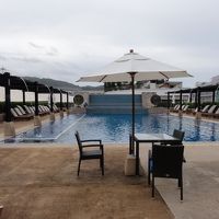 ビーチ側のプール。山側は写真撮り忘れました。