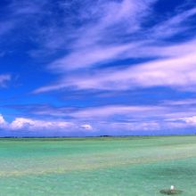 空と海の教会にあるのは大昔の噴火口　カルデラの痕跡